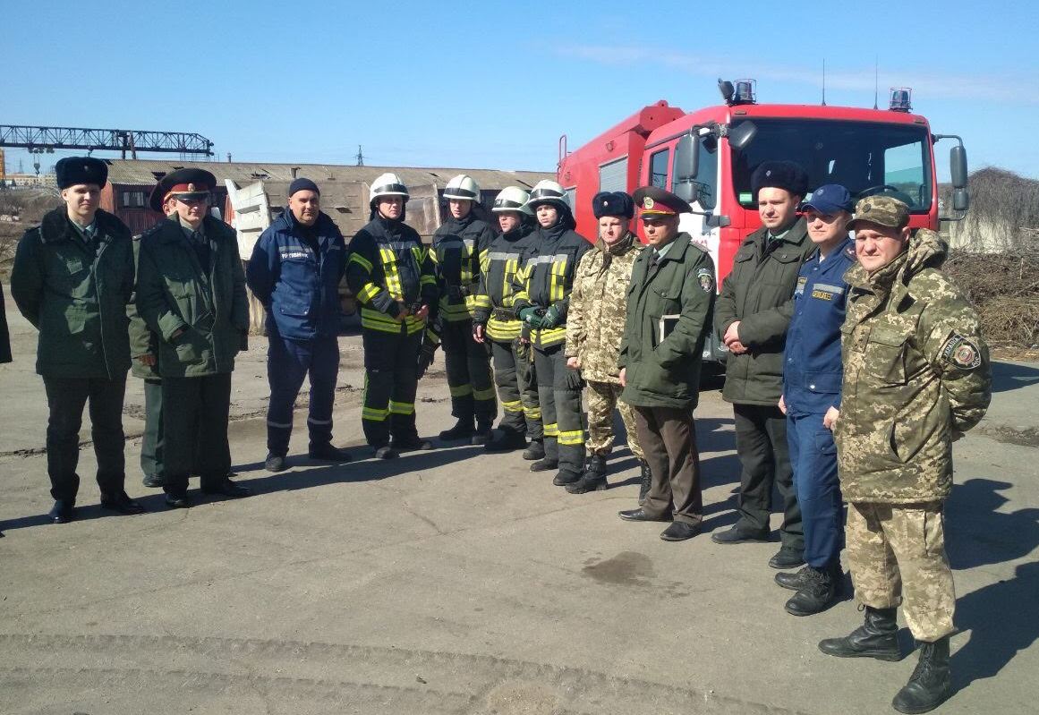 Суворовські пожежні провели спеціальні тренування у виправній колонії